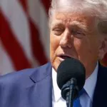 Trump insiste en eliminar la exención de impuestos a la Universidad de Harvard