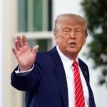 Trump insta al Supremo a revocar el estatus legal de cientos de inmigrantes en EE.UU.