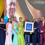 Ricardo de los Santos es reconocido en Gala del Periodismo en Sánchez Ramírez