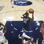 Timberwolves aprovechan ausencia de Curry y empatan la serie ante Warriors 1-1 en semifinales