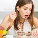 Comer despacio puede ayudarte a perder peso: el cerebro tarda 20 minutos en registrar la saciedad