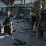 Israel mata al menos a 77 palestinos en Gaza e hiere a cerca de 300 en dos días de ataques
