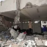 Israel cobra la vida de 16 personas en ataque a una escuela, incluyendo un periodista