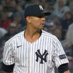 Los Yankees sorprenden al designar a Carrasco y ascender al dominicano De los Santos