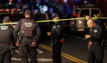 Policía busca menor de 14 años acusado de matar adolescente de 16 durante pelea escolar, en NY