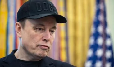 Bannon insta a Trump investigar a Musk y demanda por su deportación “inmediata”