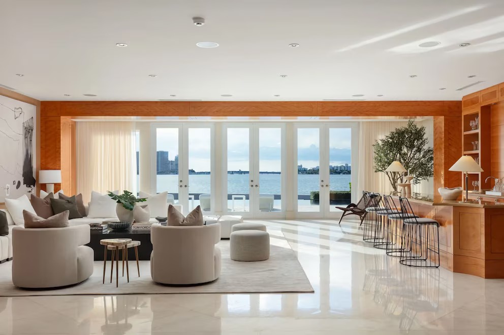 7fc9e959 f0d6 4730 af3b f6e3de7fba03